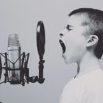 Vicini fastidiosi e pessima acustica? Risolvi il problema con queste soluzioni fonoassorbenti fai da te!
