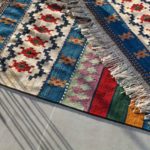 Stai acquistando un tappeto per casa ma credi che uno solo non sia sufficiente? Opta per il trend dei tappeti sovrapposti!