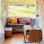 Pensi di vivere in una casa piccola? Che lo sia o meno, puoi apportare alcune semplici modifiche per farla (almeno) apparire più grande!
