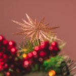 Il momento degli addobbi natalizi è ormai alle porte. Se stai pensando all'albero di Natale, ecco come risolvere la questione "puntale"!