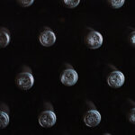 BLOG_Sei appassionato di vino e vorresti trovare un modo per mostrare le tue bottiglie al meglio? Trova ispirazione tra questi espositori!1