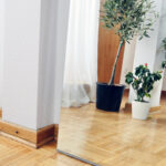 BLOG_Uno specchio può decorare una parete, ma un’intera superficie specchiante può fare molto di più…guarda come!1
